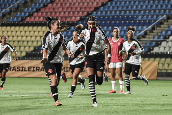Vascaínas estreiam com vitória