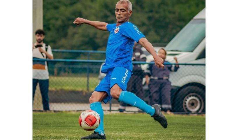 Após 15 anos, Romário volta aos treinos no America