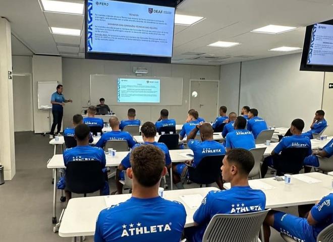 America recebe palestra sobre novas regras do futebol