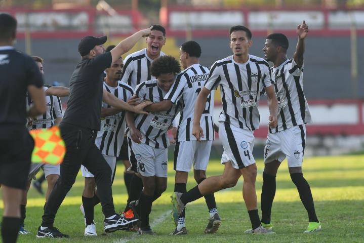 Uni Souza sai na frente na semifinal do Carioca Série C