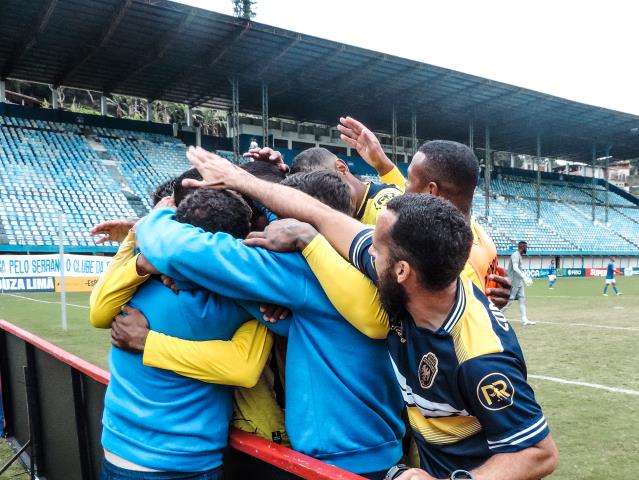 Petrópolis vence clássico da Cidade Imperial