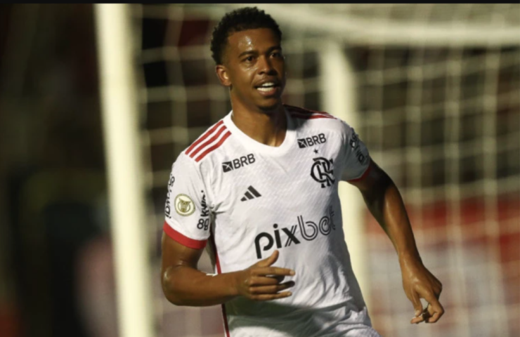 Carlinhos balança a rede no fim e Fla vence em Salvador
