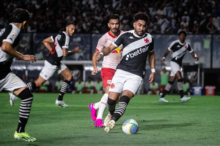 Empate movimentado em São Januário