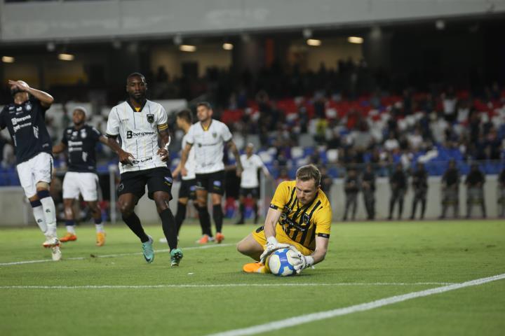 Voltaço segura empate no Norte e segue na ponta da Série C