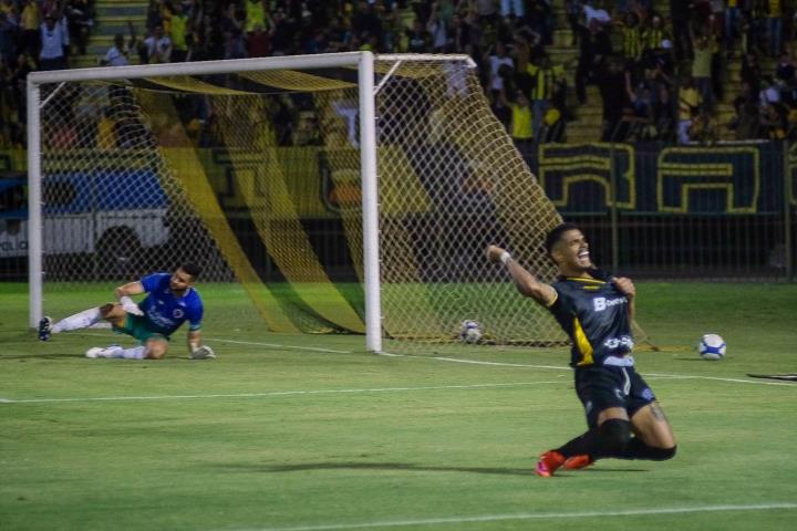 Virada coloca o Voltaço com um pé na Série B