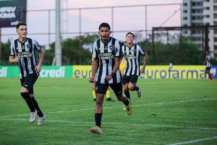 Gol nos acréscimos classifica o Botafogo na Copinha