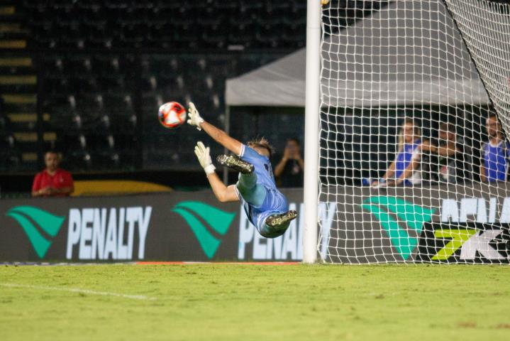 Vasco e Bangu ficam iguais na Colina