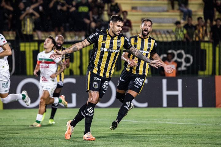 Voltaço bate a Lusa e assume a ponta da Taça Guanabara