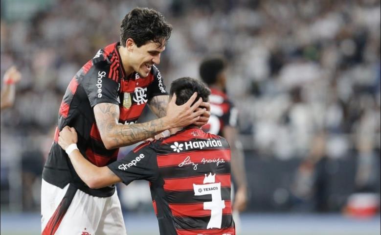 Fla segue na caça ao líder após triunfo no clássico