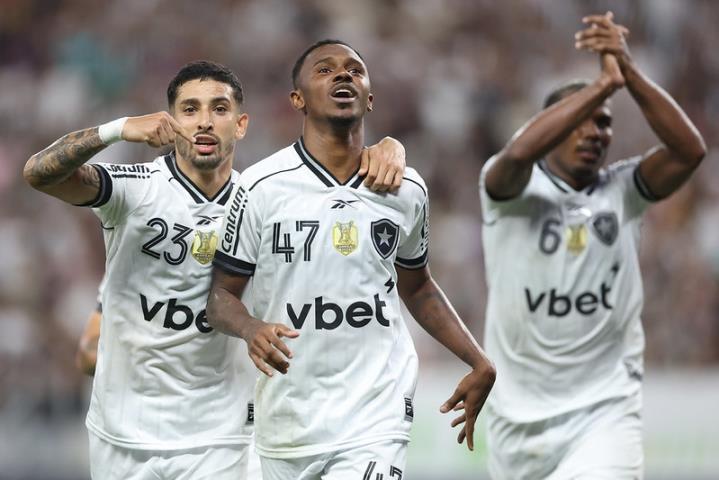 Botafogo derrota o Ceará e se reabilita no Brasileirão