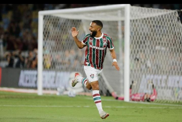 Com direito a 'olé', Flu vence o Galo e encosta no G6
