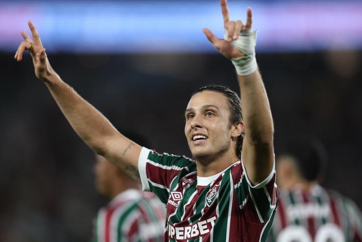 Goleada coloca o Flu na Libertadores e no G5 do Brasileirão