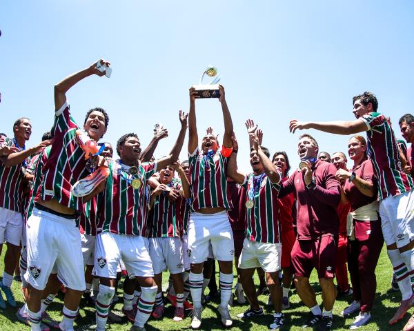 Fluminense é bicampeão do Torneio Guilherme Embry Sub-16