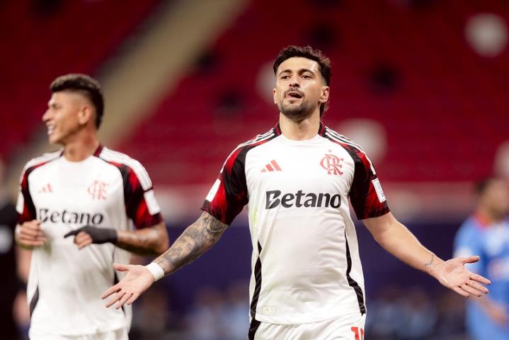 Arrascaeta decide e Fla estreia com triunfo na Copa Intercontinental