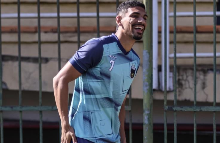 Lucas Adell vai jogar mais uma temporada no Voltaço