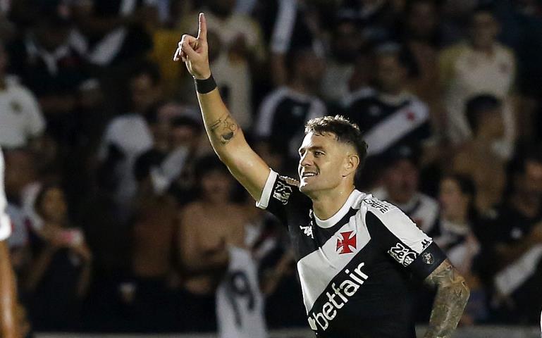 Vegetti marca e coloca o Vasco nas semifinais do Carioca Superbet