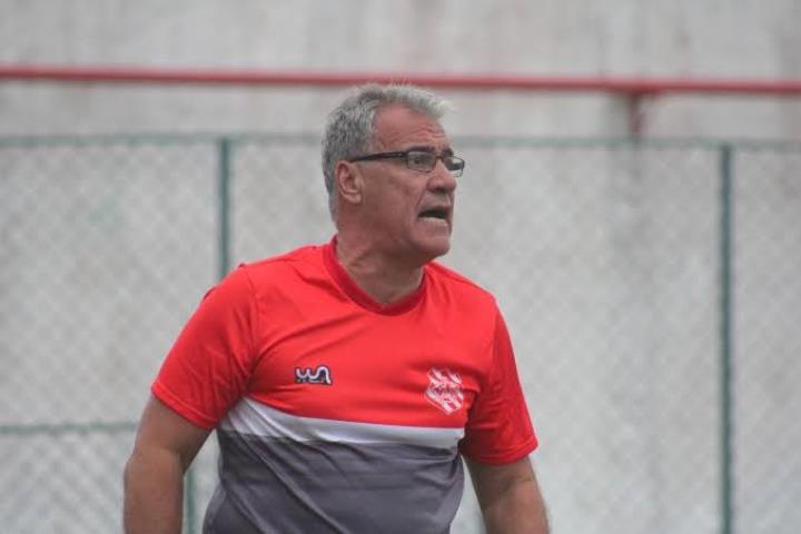 Alfredo Sampaio é o novo técnico do Bangu