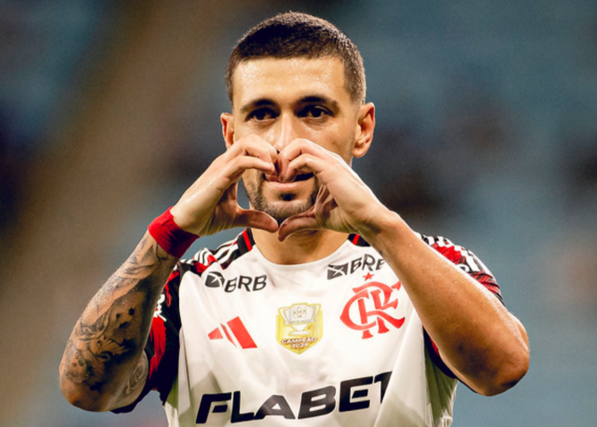 Arrascaeta brilha e Fla assume a ponta do Brasileirão