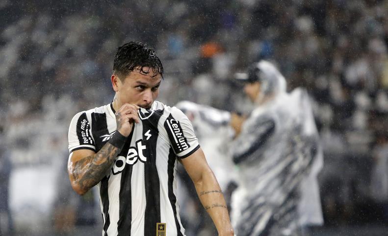 Botafogo aplica 4 a 0 no Internacional