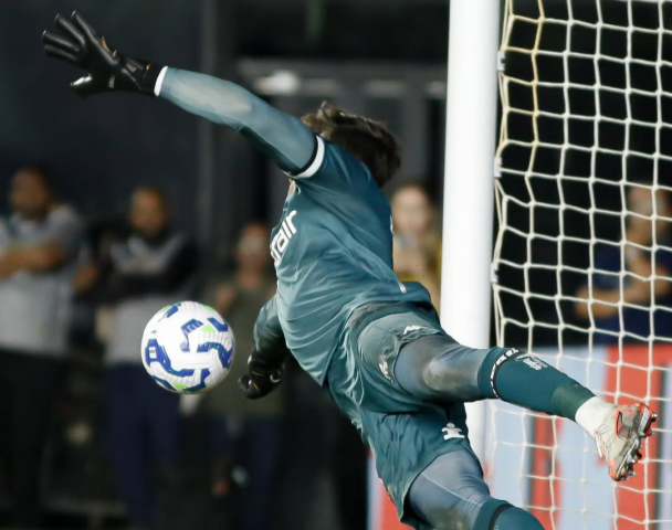 Nos pênaltis, Vasco avança na Copa do Brasil