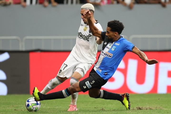 Botafogo usa vantagem e avança na Copa do Brasil