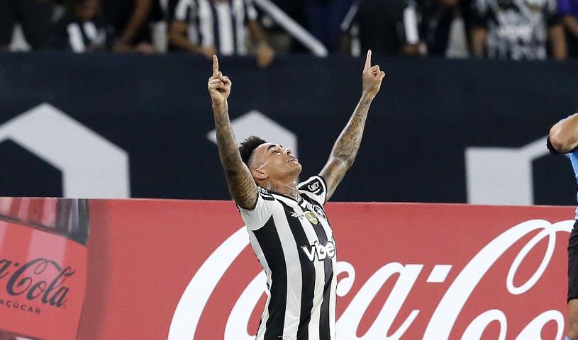 Botafogo supera homem a menos e a La U e se classifica na Libertadores