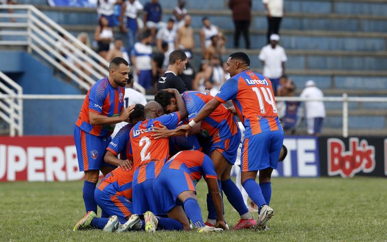 Duque de Caxias ganha a segunda seguida