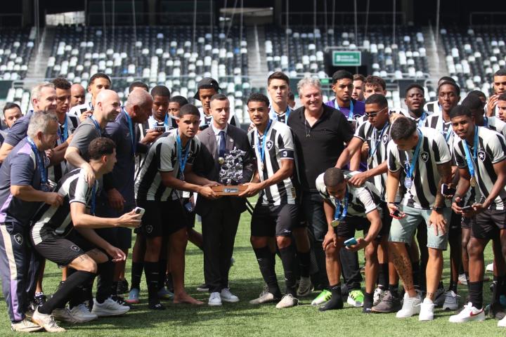 Garotada Alvinegra goleia e conquista a Copa Rio Sub-20