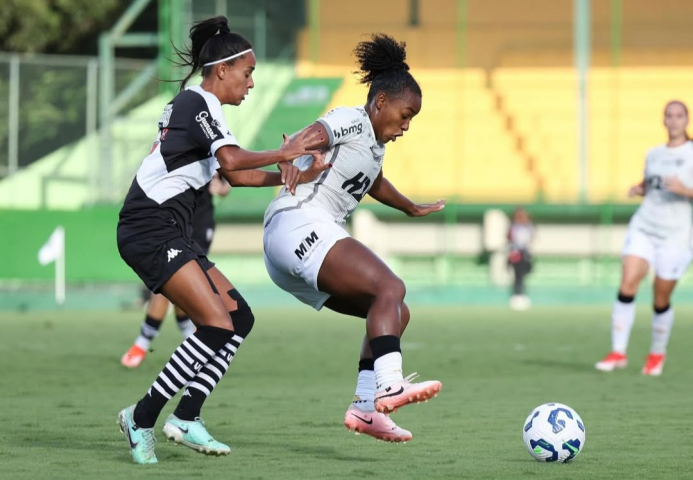 BR A2: Vascaínas empatam e seguem na briga pela vaga