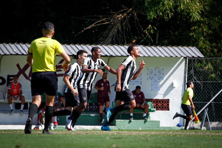 Botafogo sai na frente na decisão do OPG