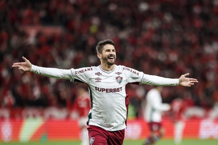 Everaldo desencanta e Tricolor volta a vencer