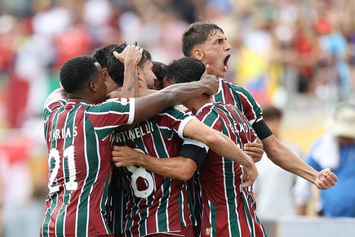 Vence o Fluminense! Na semifinal do Mundial!