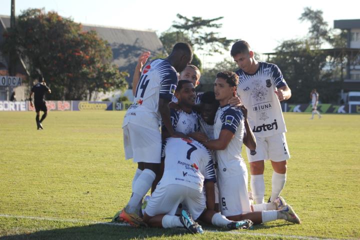 Pérolas vence e ainda briga pela permanência na A2