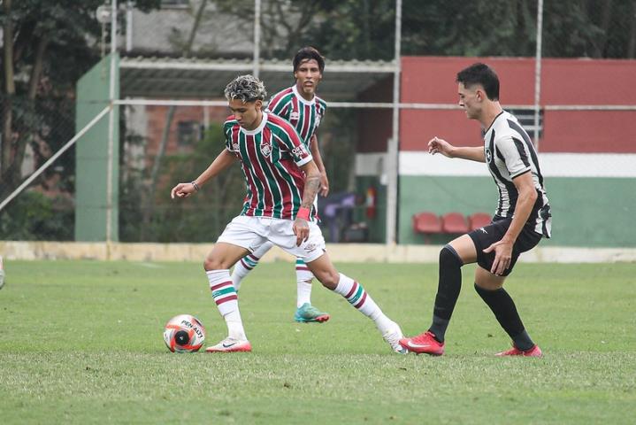 Carioca Sub-20: Moleques de Xerém vencem clássico