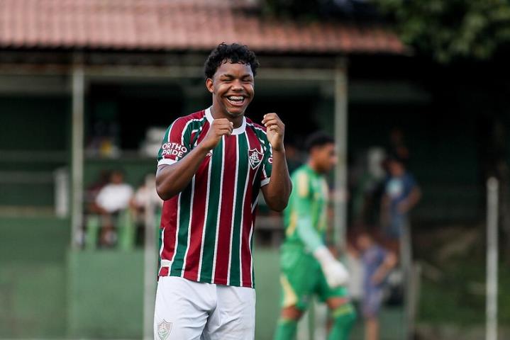 Flu bate o Atlético-MG e entra no G8 do BR Sub-17