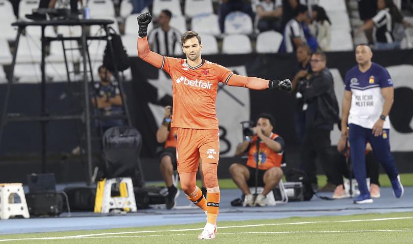 Nos pênaltis, Vasco elimina o Botafogo no Nilton Santos