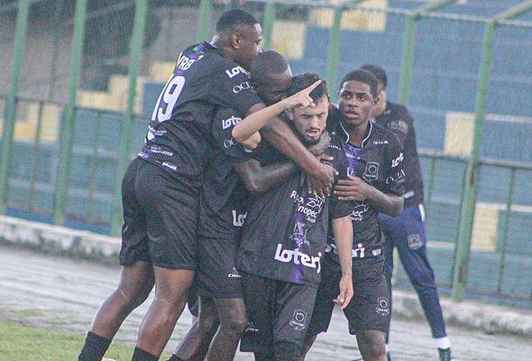 Pérolas Negras vira sobre o Serrano e encosta no G4 da A2
