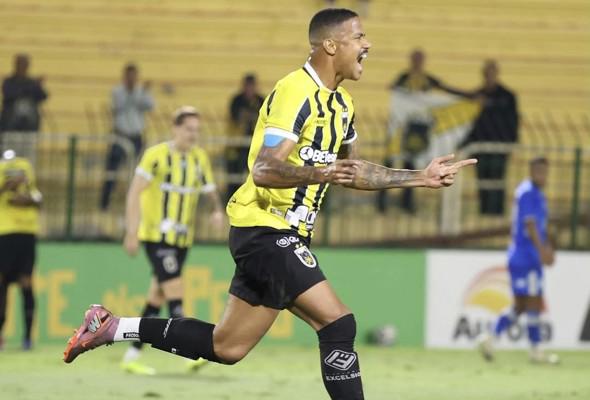 Voltaço vence a 3ª seguida e cola no G8 da Série C
