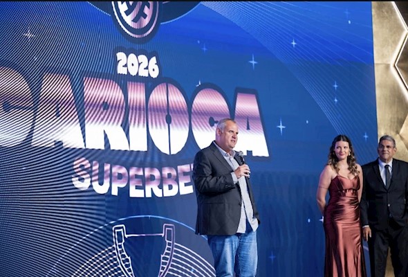 Apolinho Washington Rodrigues batiza o troféu do Estadual