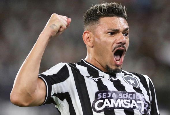 Tiquinho marca e Botafogo supera a Chape no Nilton Santos