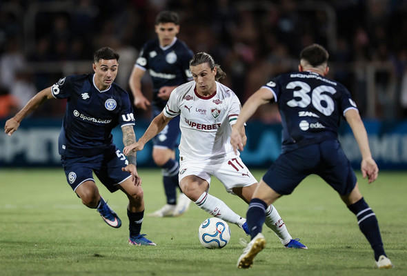 Flu arranca empate nos acréscimos e respira na Libertadores