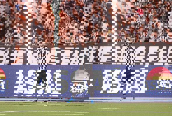 Alex Telles marca no fim e deixa o Botafogo em vantagem