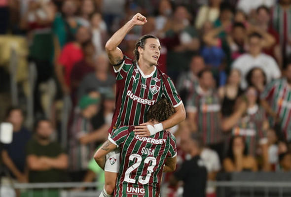 Com Hulk na torcida, Flu bate o São Paulo e segue em 3º no Brasileirão
