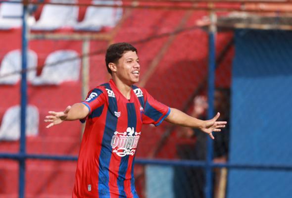Léo Pedro brilha e Bonsucesso bate o Araruama