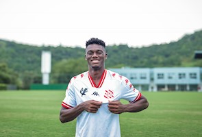 Bangu acerta a contratação do atacante haitiano Garrinsha