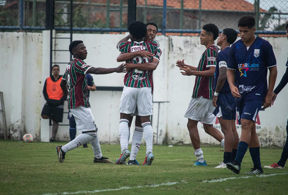 Moleques de Xerém abrem vantagem nas quartas do Torneio OPG