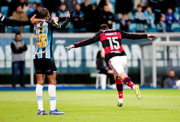 Carrascal marca, Fla vence e se aproxima do Palmeiras