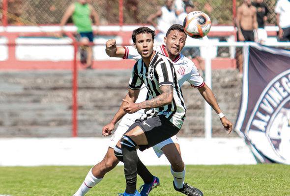 Tudo igual no primeiro jogo da decisão do OPG