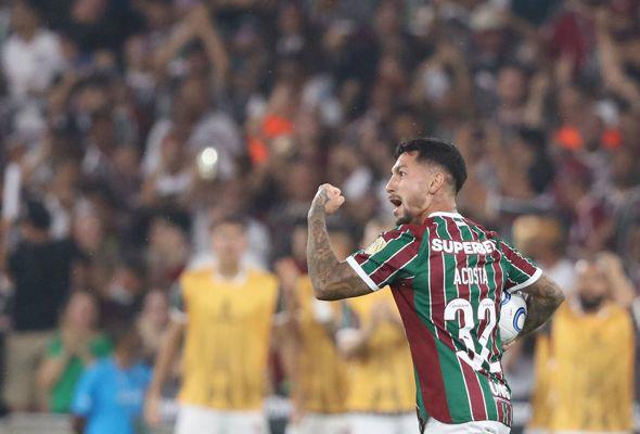 Com Maraca lotado, Flu supera o Bolivar e leva decisão para a última rodada