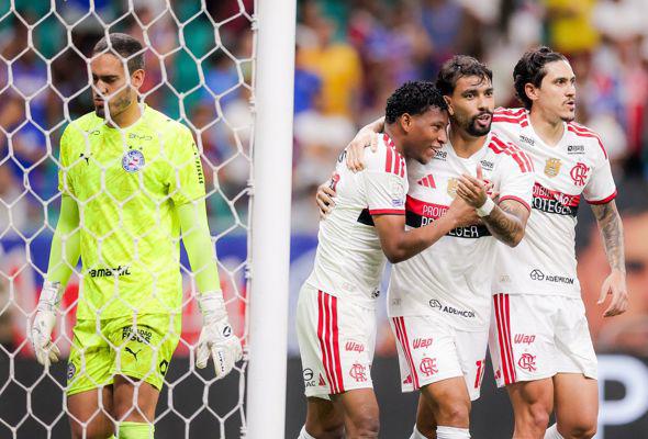 Fla derrota o Bahia e mantém a liderança do Brasileirão